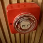 サウナ室内の非常用押しボタンについて